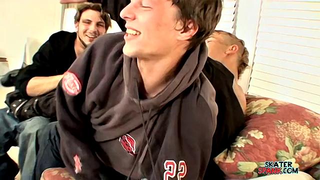 Skater Spank Wars становятся жёсткими! - Аарон Джексон, Бумер Джейкоби и Джастер