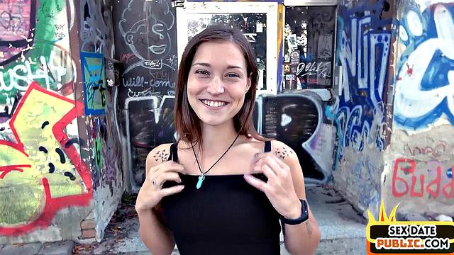 Public amateur babe fucked outdoors on sex date