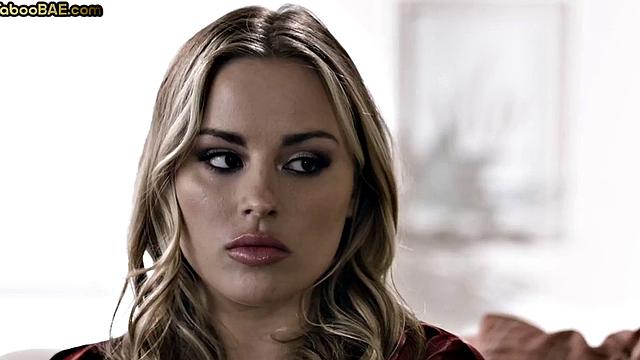 Stunning lesbians smashed in 3way