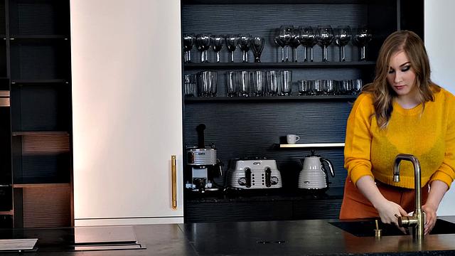 Cheryl Blossom: Busty Bartender