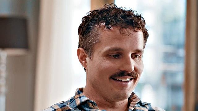 лиз джордан ловит вуайериста и жестко его трахается