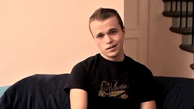 Невинная первая дрочка - Холден