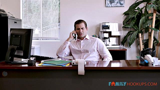 Angel Gostosa meets her stepdad