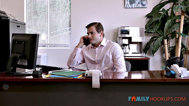 Angel Gostosa meets her stepdad