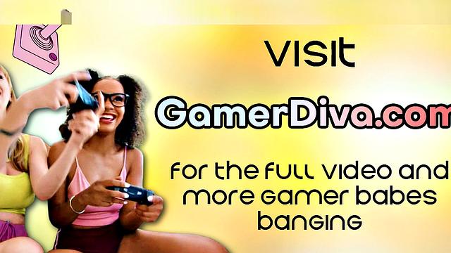 Cute gamergirl bouncing on cock