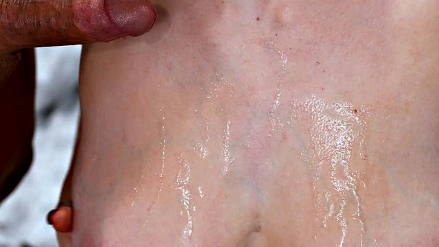 Огромные сиськи свели папочку с ума этой ночью