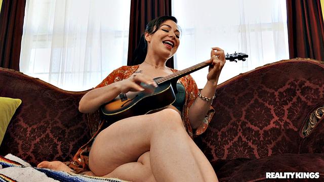 RK At Home: Siouxsie Q