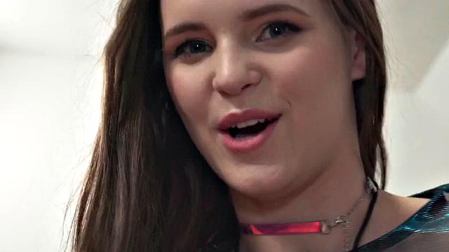 Curvy hostel babes nailed in 3some after deepthroat