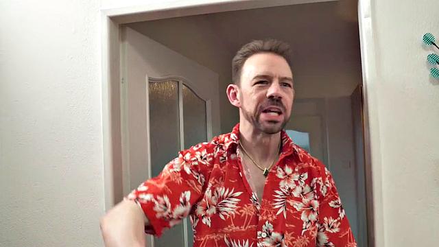 Curvy hostel babes nailed in 3some after deepthroat