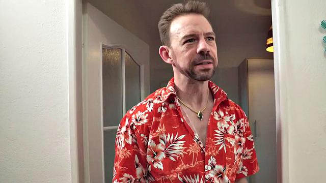 Curvy hostel babes nailed in 3some after deepthroat