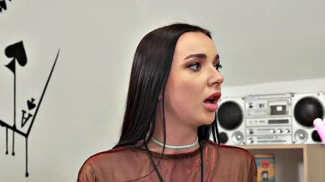 Curvy hostel babes nailed in 3some after deepthroat