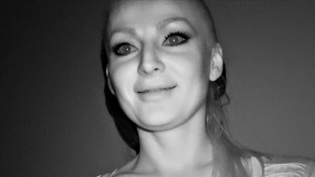 Public stairwell babe gets her ass drilled in POV with a smile