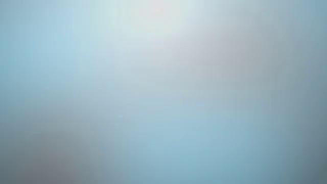 брюнетка в розовом белье медленно ласкает себя и показывает фигуру