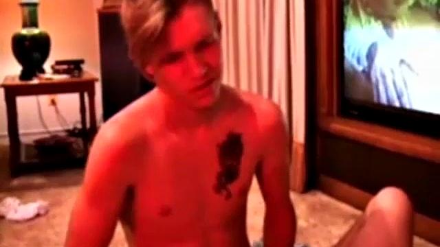 Alex and Johnny are cute 18 year olds, who hook up for some hot sex. Skater Johnny convinces Alex to bottom and plunges his big cock deep into his tight ass.