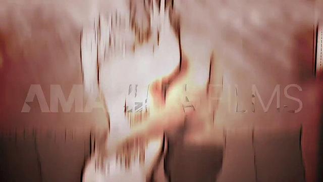 алексис скачет на члене и получает глубокий конч