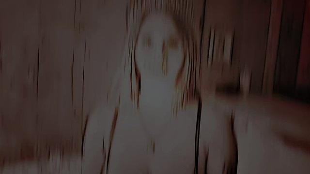 алексис скачет на члене и получает глубокий конч