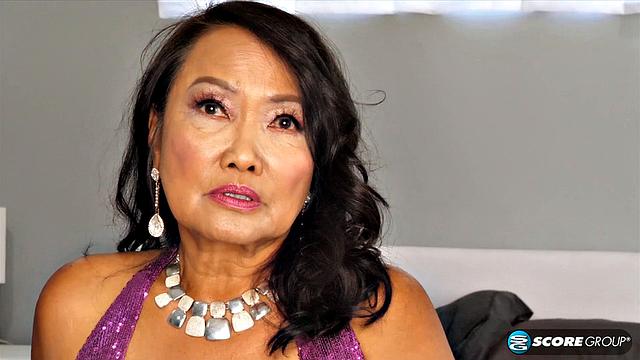 XXX lesson from a 70-year-old GILF