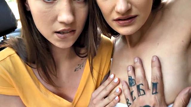 вуайер дрочит, глядя как телки целуются в тачке