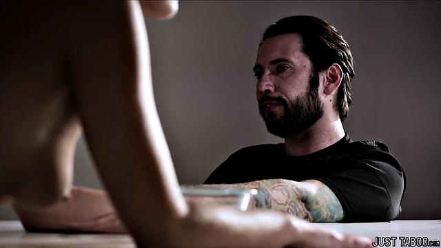 Пограничники жёстко проверяют внутренности Адрианы