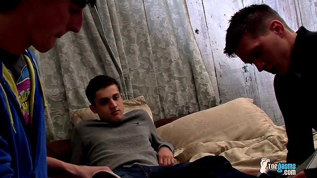 Threesome Foot Fun For Horny Guys - Jase Bionx, Ryan Connors And Chris Porter