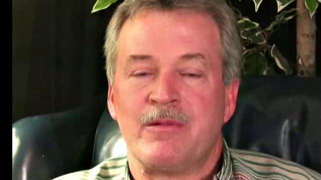 рики дрочит так, будто за хорошую смену премию дадут