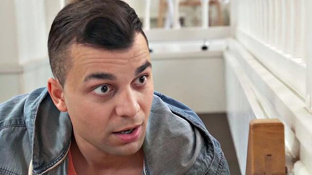 страстная красотка попалась с игрушкой и получила по полной