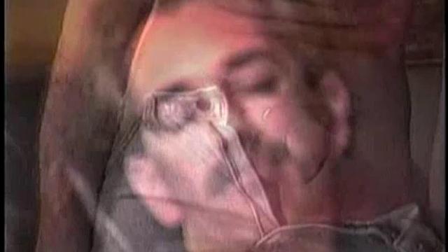 рик с накачанным телом и женственными манерами в гей-сцене