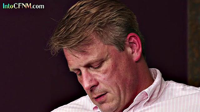 2 stunning blondes love giving head