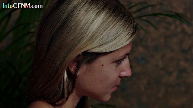 2 stunning blondes love giving head