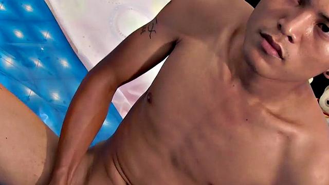 Piss-loving Asian twink wanks cock at home till cum