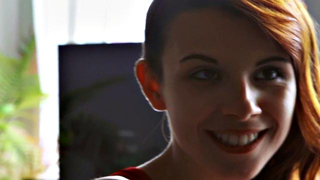 Redhead skinny GF with tattoos fucked in MMF 3some