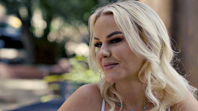 пышная красотка заглотила по-глубокому, потом парень поставил её раком-вот это свидание