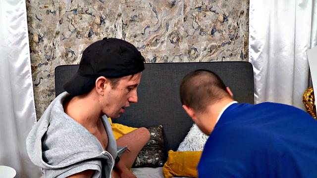 Stud blowing before bareback fucking in couple