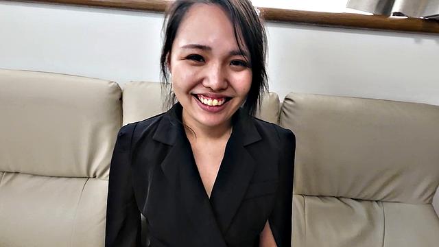 Introducing Hina Chinen: Juicy Yoga Instructor