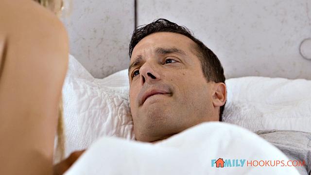 Gizelle Blanco puts the moves on her hot stepdad while mom is out of town