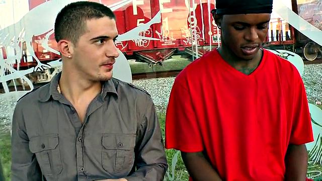 Black bottom pulled and fucked outdoors by white top