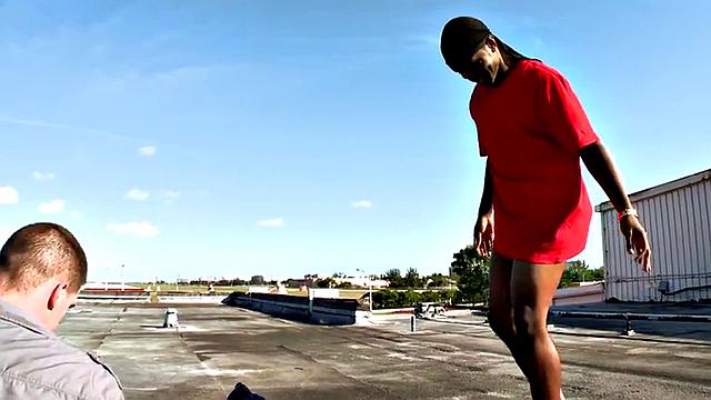 Black bottom pulled and fucked outdoors by white top