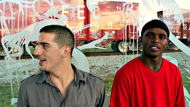 Black bottom pulled and fucked outdoors by white top