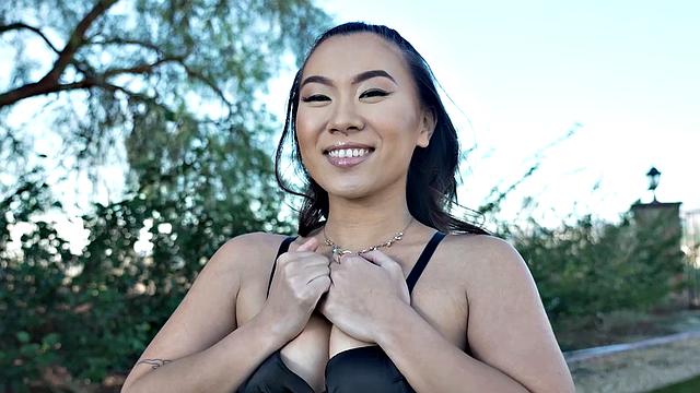 GIRLSRIMMING - First rimjob by Kimmy