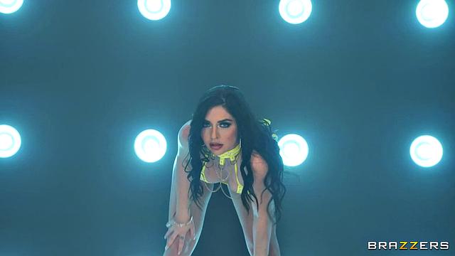 Keira's Ass Craves It