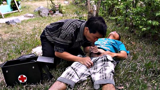 Asian medic sucks twink before anal exam