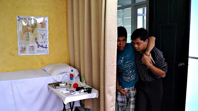 Asian medic sucks twink before anal exam