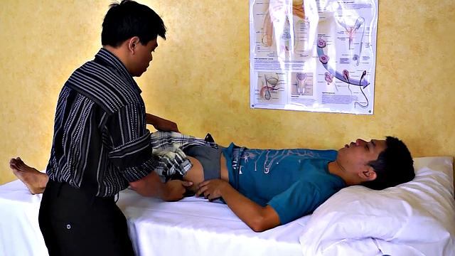 Asian medic sucks twink before anal exam