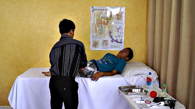 Asian medic sucks twink before anal exam