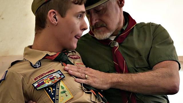 Gaydaddy scout bareback bangs twinks ass outdoor