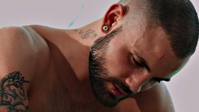 Deepthroating babe spoiled at pool with friends