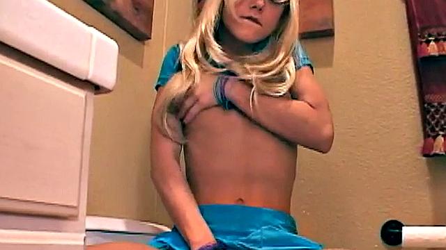 Lil lexy fingers her wet pussy