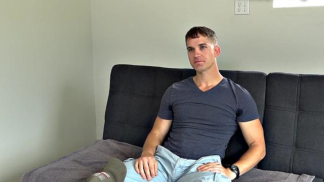Auditioning muscular amateur jerking dick on a couch