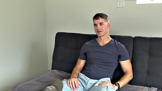 Auditioning muscular amateur jerking dick on a couch