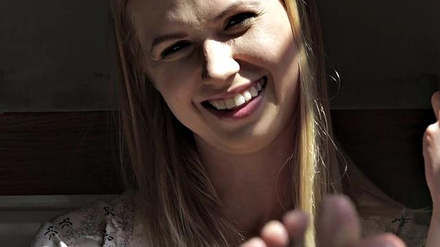 Bigass foot model toe sucked and fucked before cumshot